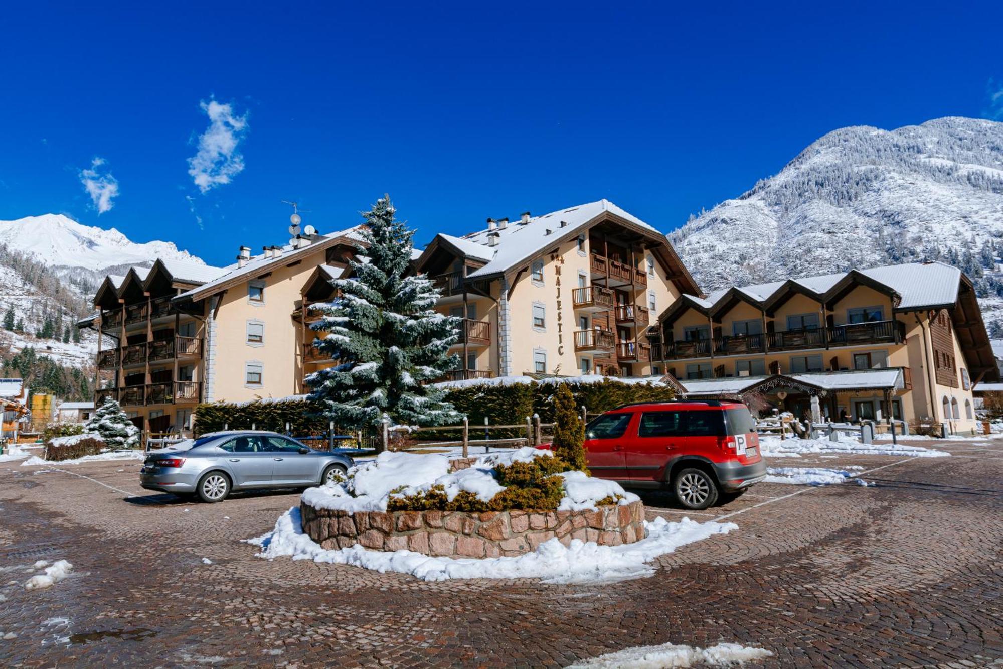 Aparthotel Majestic Predazzo Esterno foto