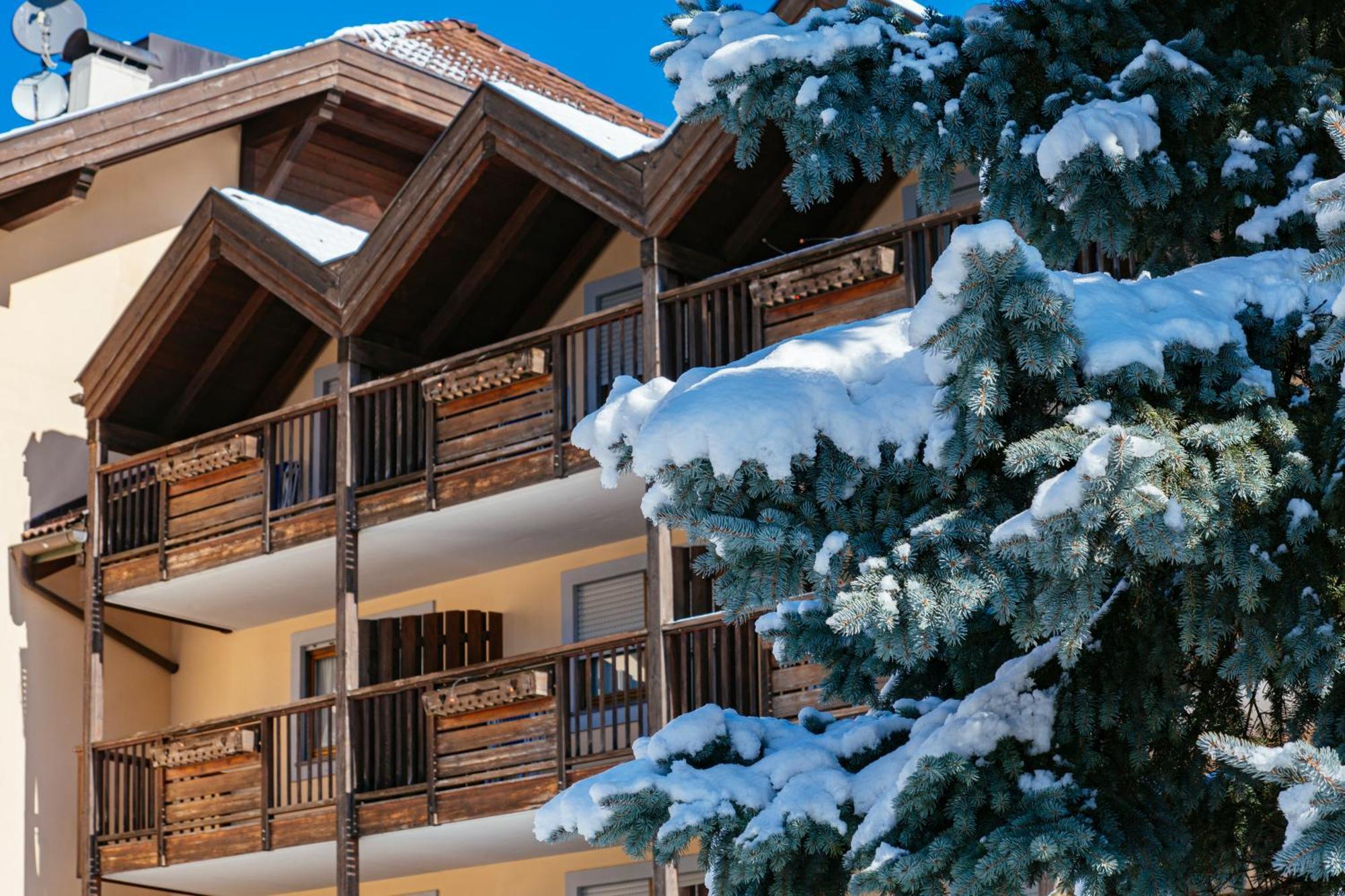 Aparthotel Majestic Predazzo Esterno foto
