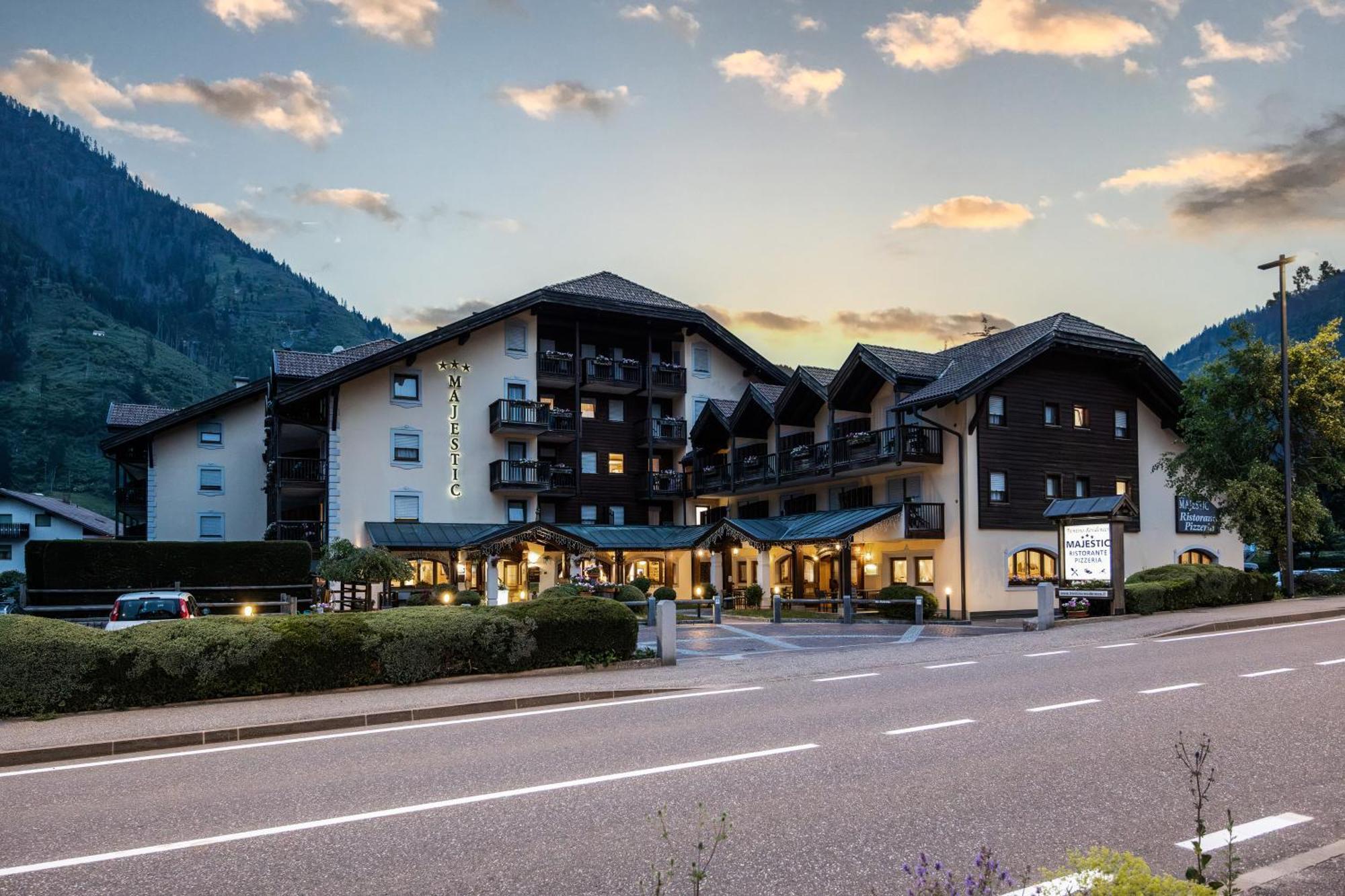 Aparthotel Majestic Predazzo Esterno foto